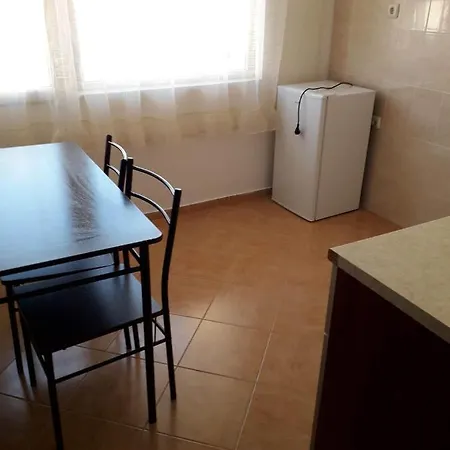 Апартамент За Нощувки Гр.Царево Apartment *